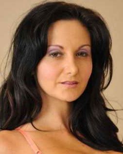 Ava Adams Profiles .
